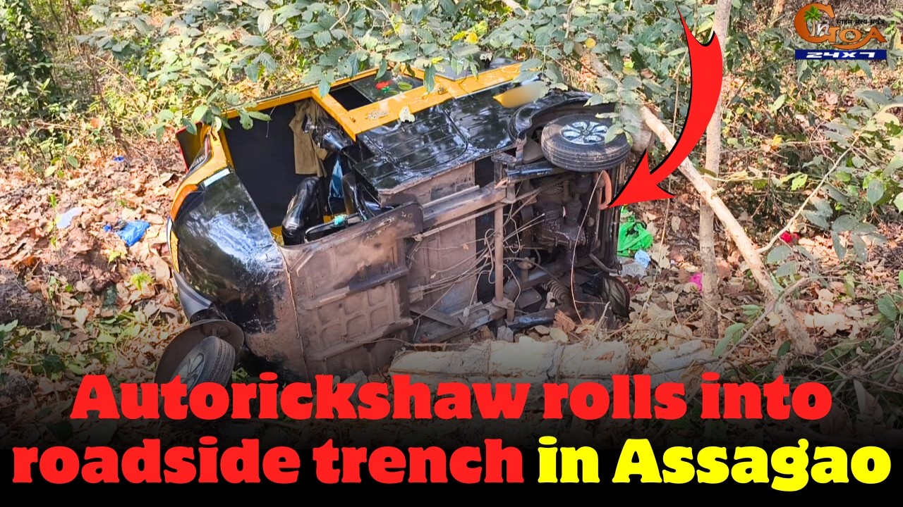 Autorickshaw rolls into roadside trench in Assagao.
