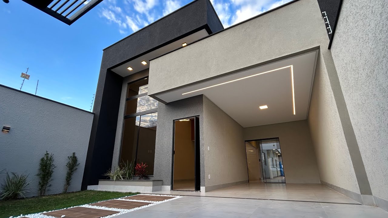 LINDO PROJETO EM MEIO LOTE - Área Gourmet + Piscina Aquecida | 3 Dormitórios