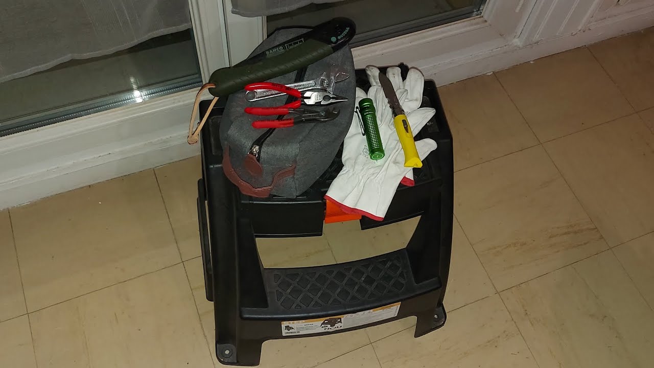 Trousse à outil de voiture compacte! Inspiré de Rockman Helvétique et Écorce de chêne.