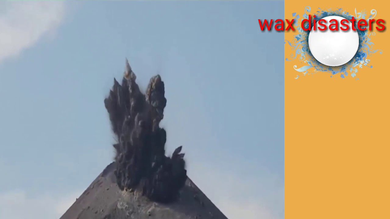The moment of the eruption of the Karakatwa volcano.