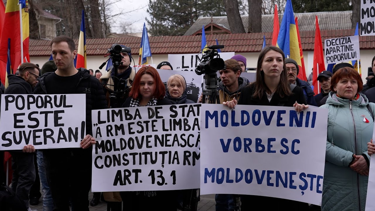 Socialiștii și comuniștii au sărit în apărarea „limbii moldovenești”