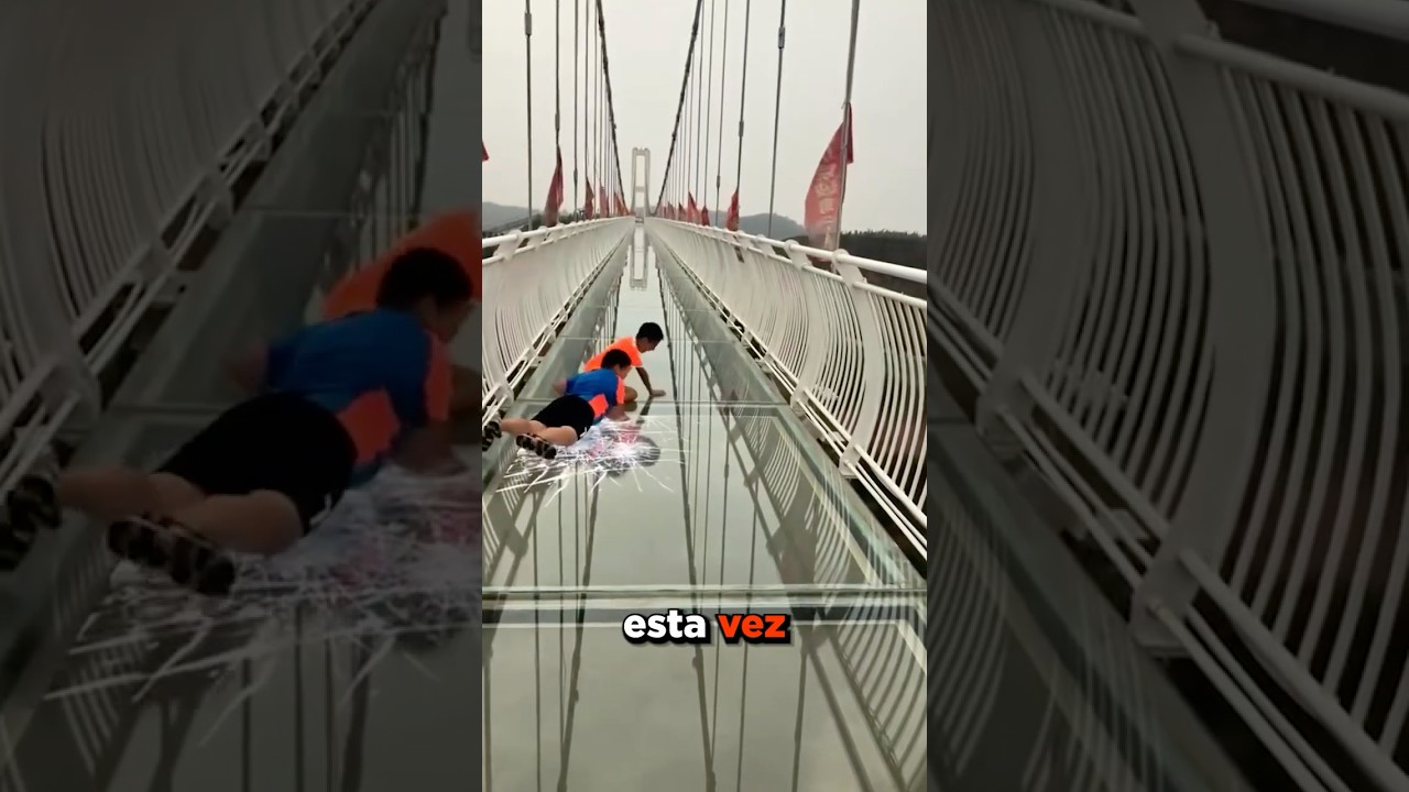 El Puente Chino de Cristal Se Rompi&oacute; 😮❌