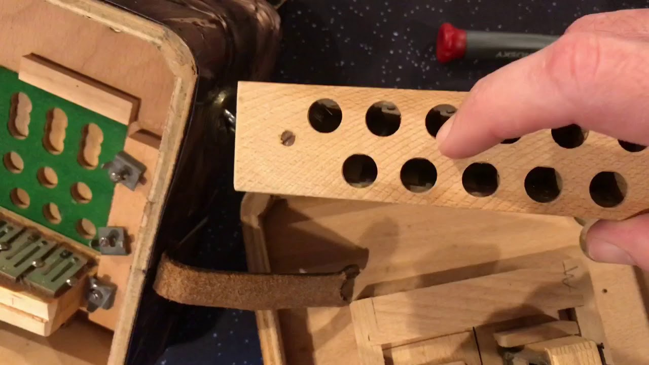 How a diatonic button accordion works – dissecting a 1950’s Hohner melodeon