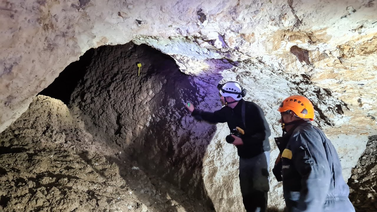 Plongée dans les entrailles d'une marnière, 32 mètres sous terre