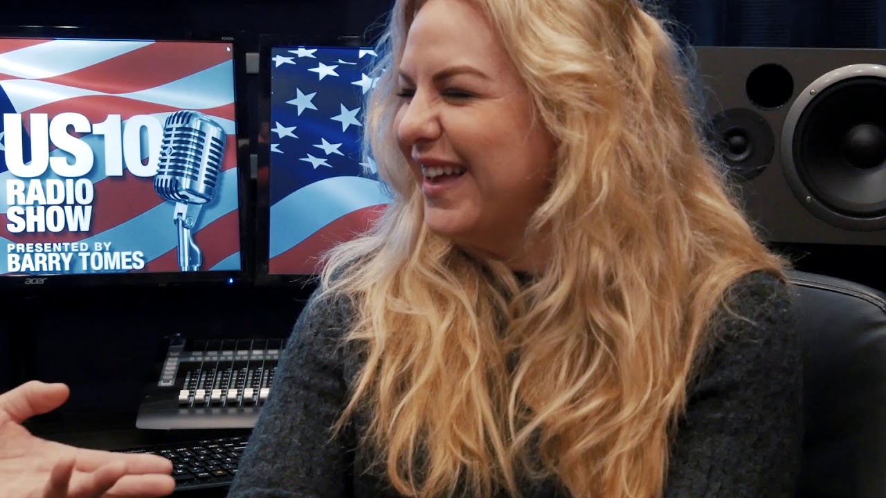 Barry Tomes chats with US artist Hannah Anders