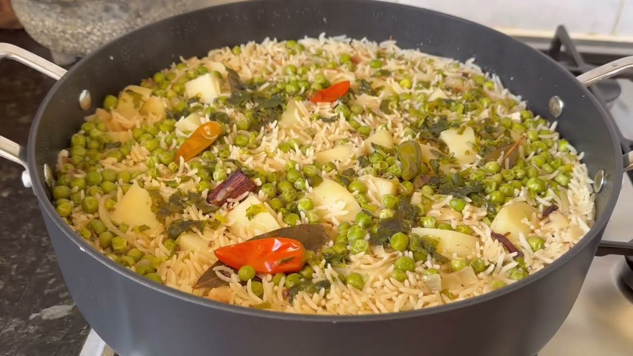Delicious Aloo Matar Pulao/ One Pot Rice Potato and Green Peas Recipe 