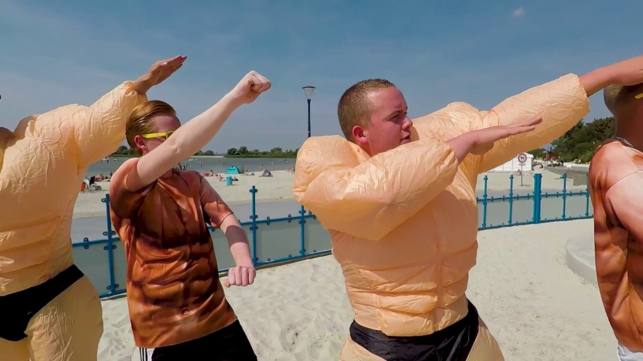 Kus me van de Nachtzusters (officiële videoclip)
