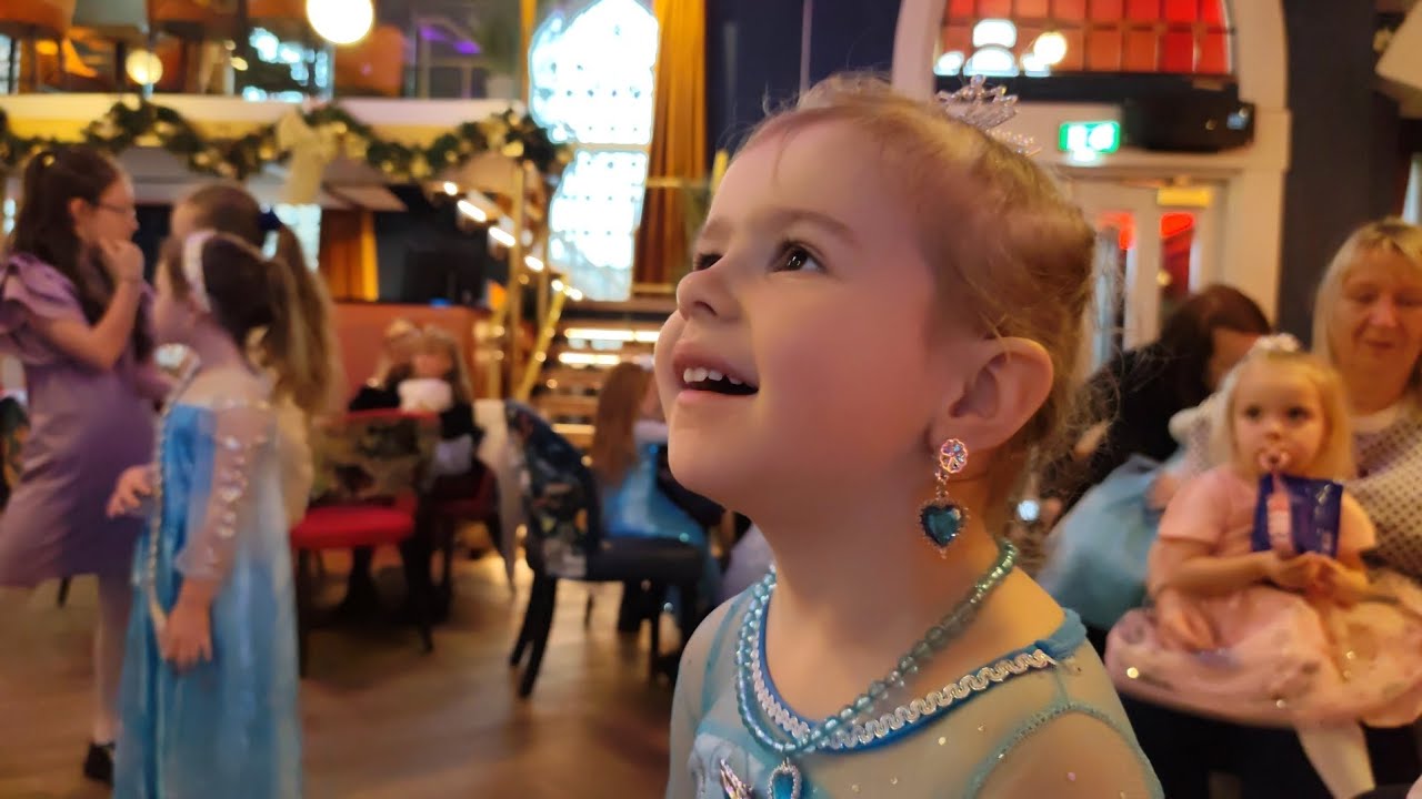 Амійка відвідала Ельзу та Олафа.