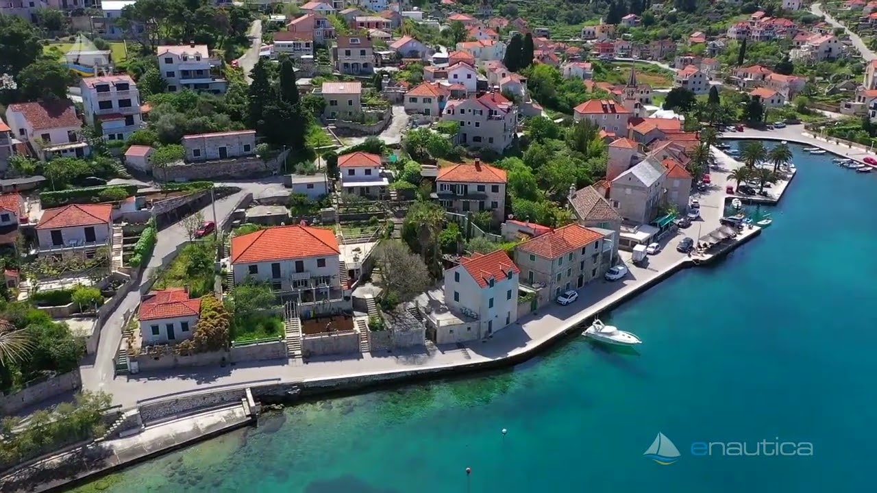 Luka Splitska, otok Brac (Hrvaška iz zraka)