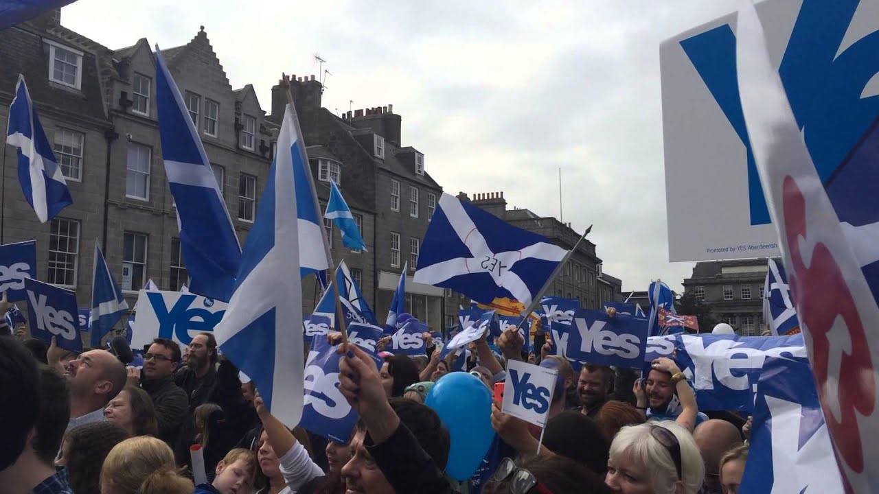 Aberdeen Yes Flash Mob - O Flower Of Scotland  14/09/14