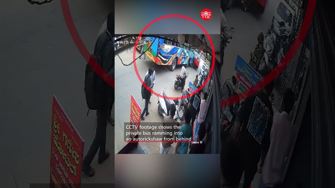 Four injured in accident between private bus, auto in Karnataka | #shorts