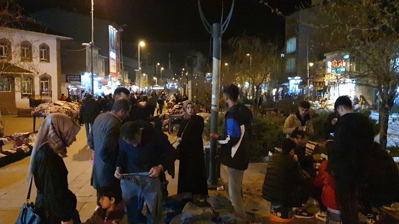 Ramazan Bayramı arefesinde Ağrı’da çarşı pazar yoğunluk yaşandı. bizde sizin için çektik.
