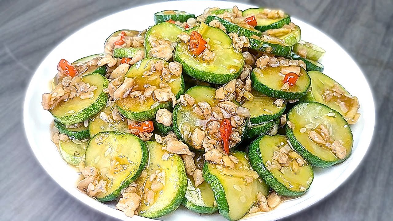 Chinese Salad | খুবই অল্প তেলে অনেক কম ক্যালোরির পেট ভরে খাবার মতো দারুন মজার চাইনিজ চিকেন শসা সালাদ