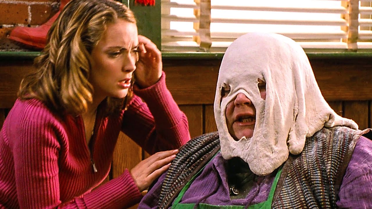 She Fights a Pizzaiola to get her Lover Back | Mr. Deeds | CLIP