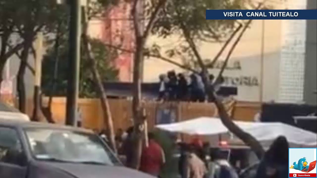 Encapuchados toman Prepa 8 de la UNAM