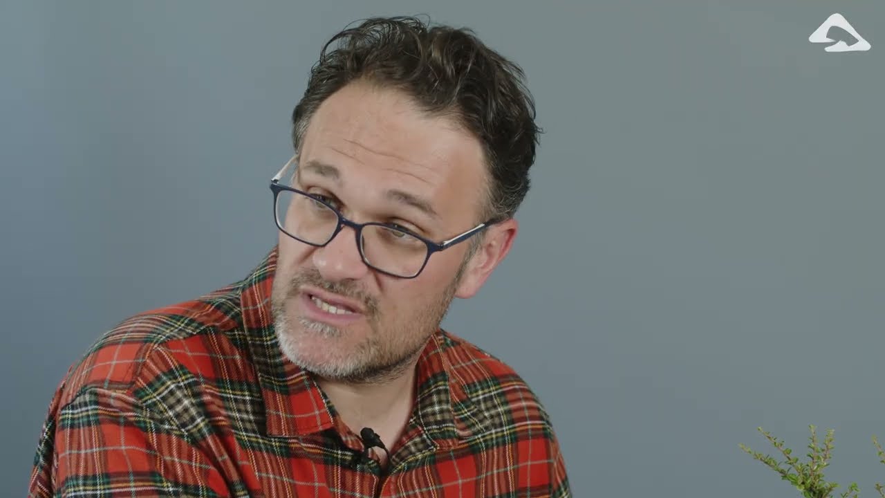 Extrait du cours CR&Eacute;ER UN BONSA&Iuml; AVEC UN ARBRE DE P&Eacute;PINI&Egrave;RE - LE COTONEASTER