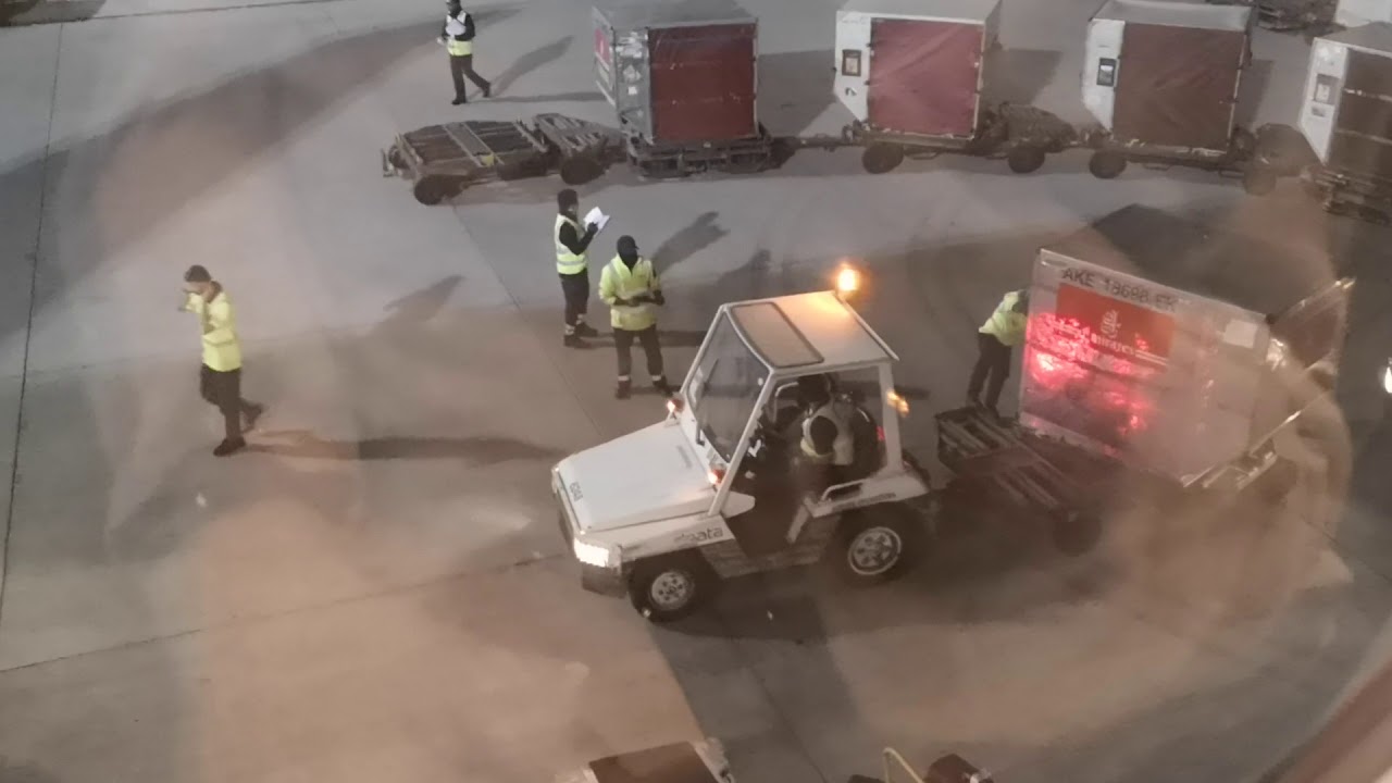 2019.03.02 Cargo loading Boeing 777, Dubai International Airport, UAE