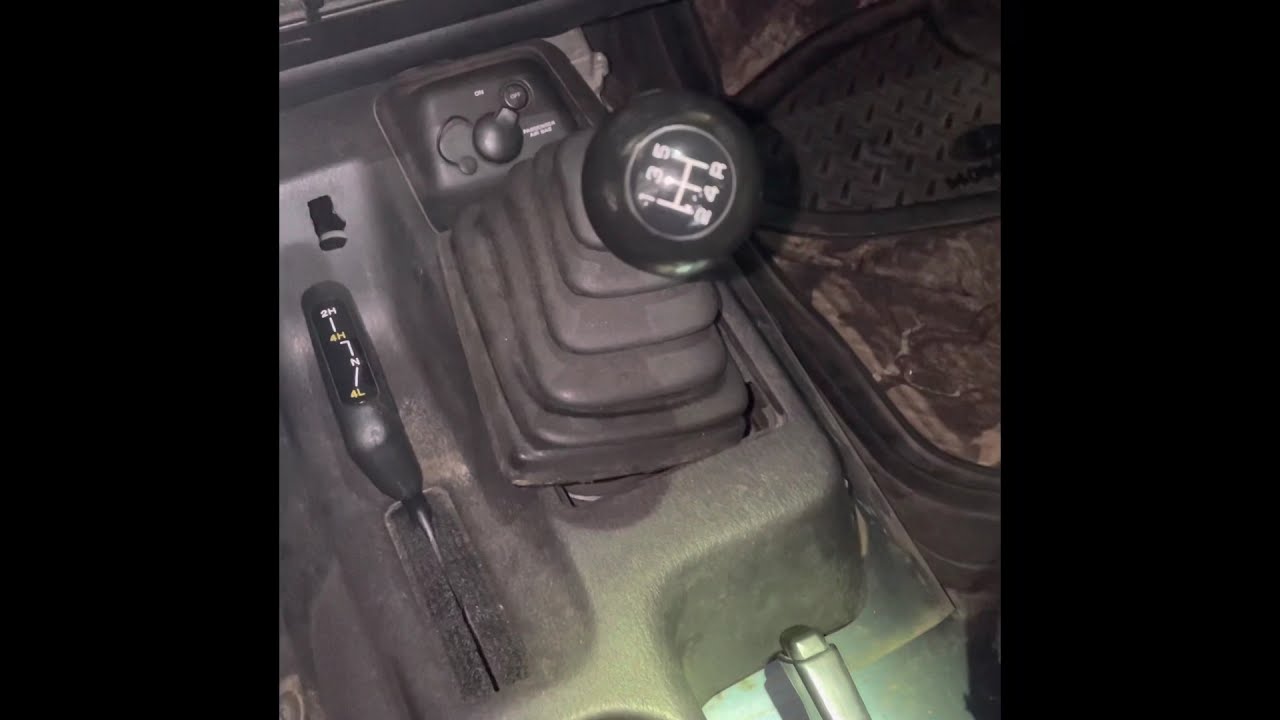 Jeep Wrangler TJ - Демонтаж рычага переключения передач/центральной консоли