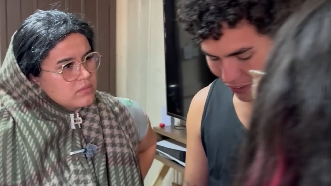 M&Atilde;E sai e quando volta filho N&Atilde;O DEIXA ELA ENTRAR!!!