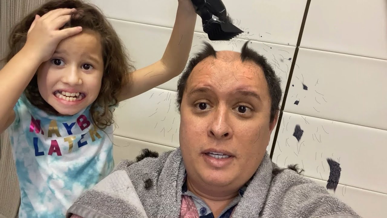 ERLANIA E VALENTINA CORTANDO O CABELO DO MARQUINHO