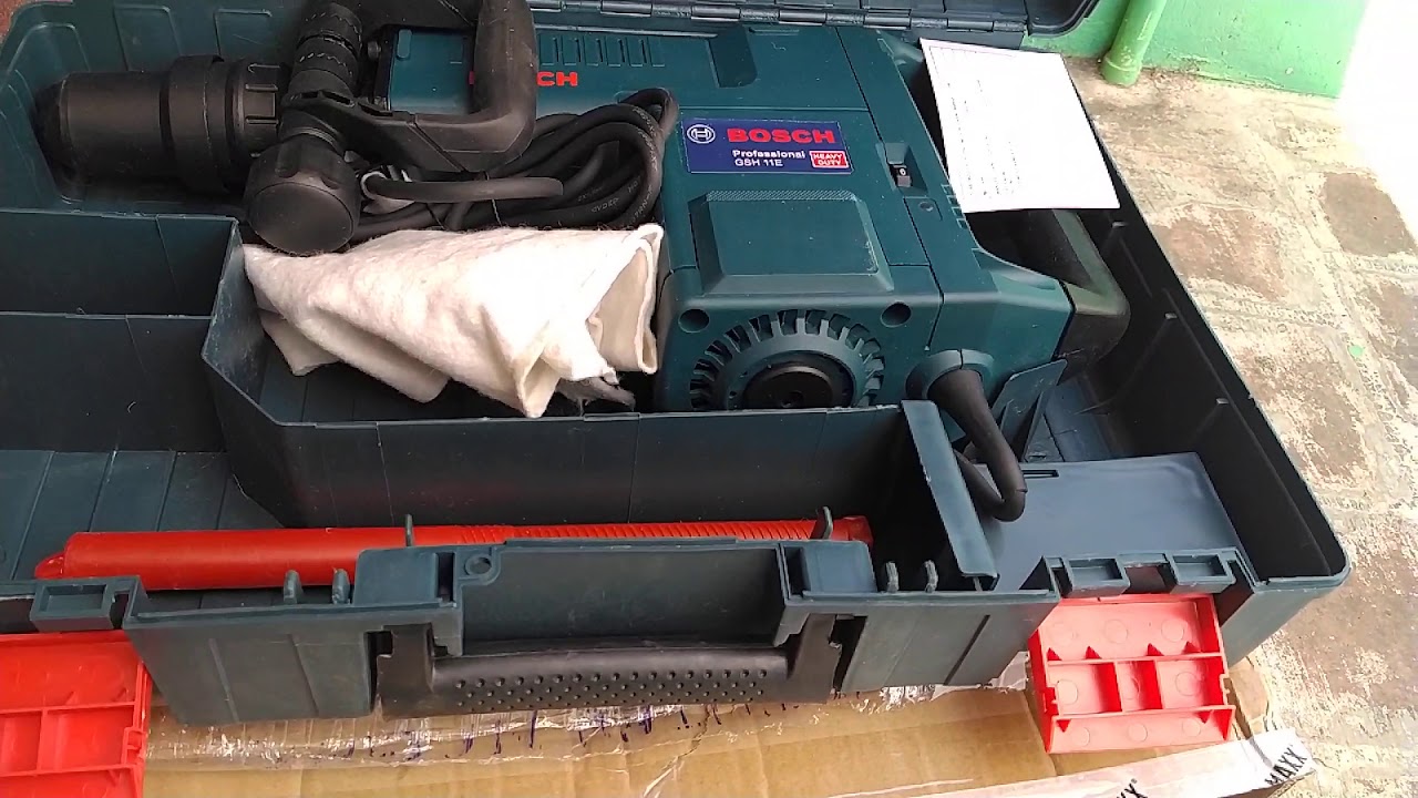 Unboxing look like BOSCH PROFESSIONAL GSH11E DEMOLITION MACHINE