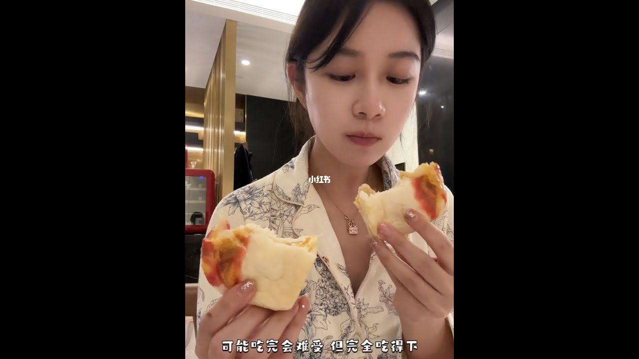 饮食Vlog 减肥苦难户_外食回家深夜吃面包