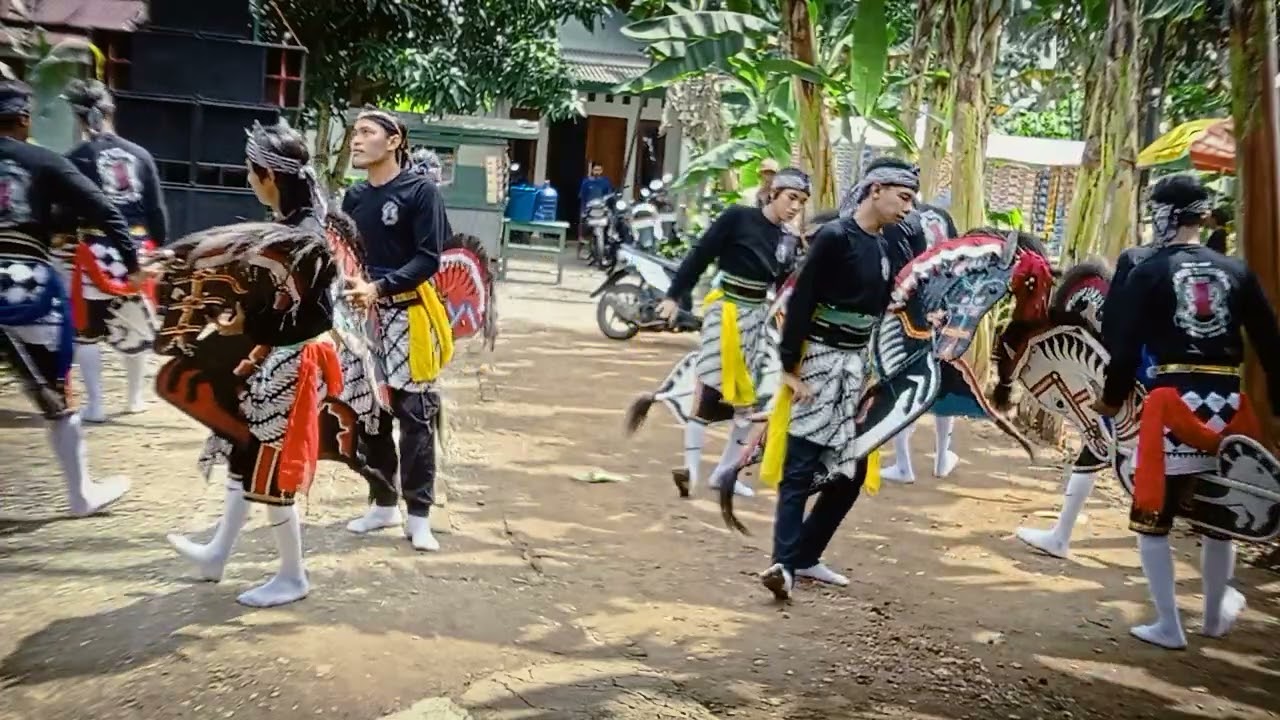 Tari pambuka PENYEMBAHAN||ebeg banyumasan WAHYU TURONGGO BUDOYO live bonjok wetan 
