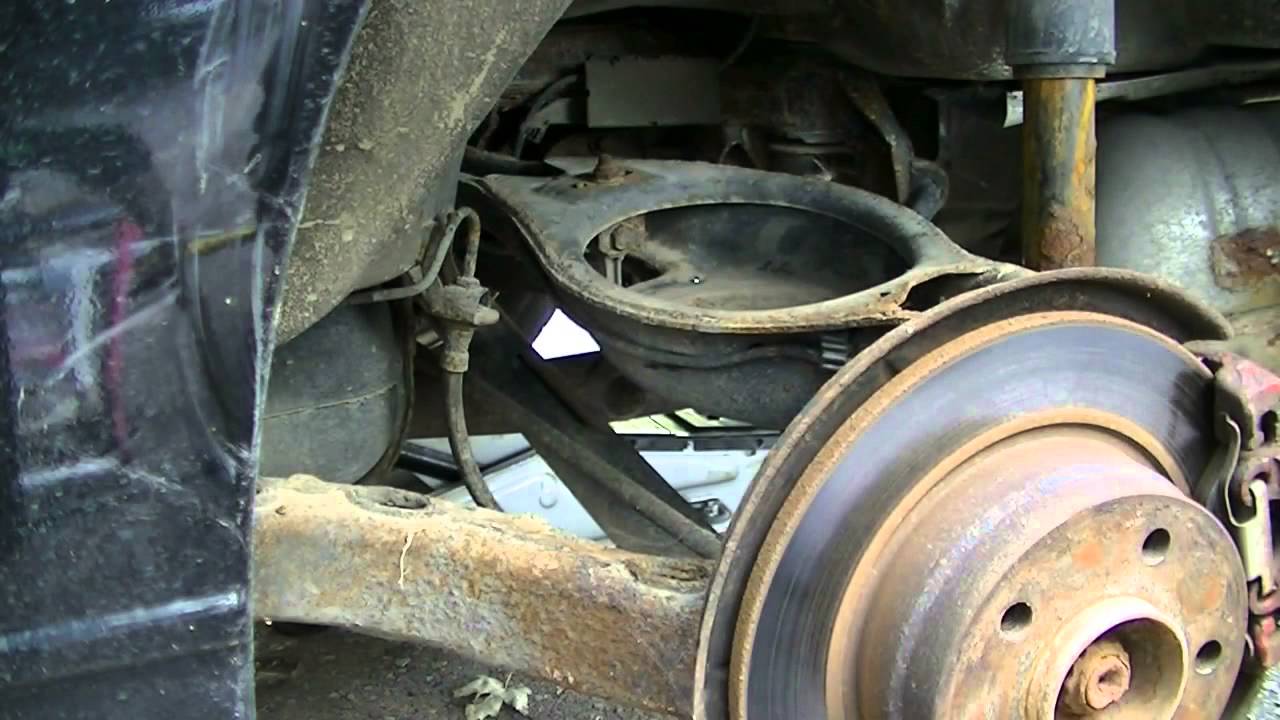 BMW 318i Rear Coil Spring Replace
