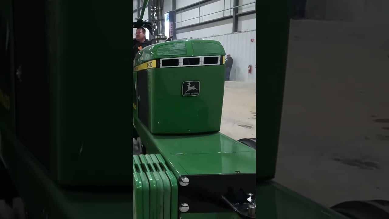 Close up on a John Deere pulling tractor! #johndeere #tractorpulling