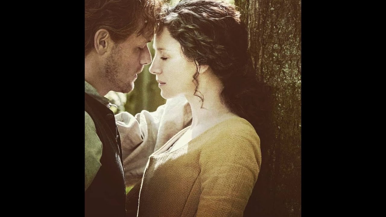 Jamie and Claire's looks, kisses, Outlander memories for the holidays