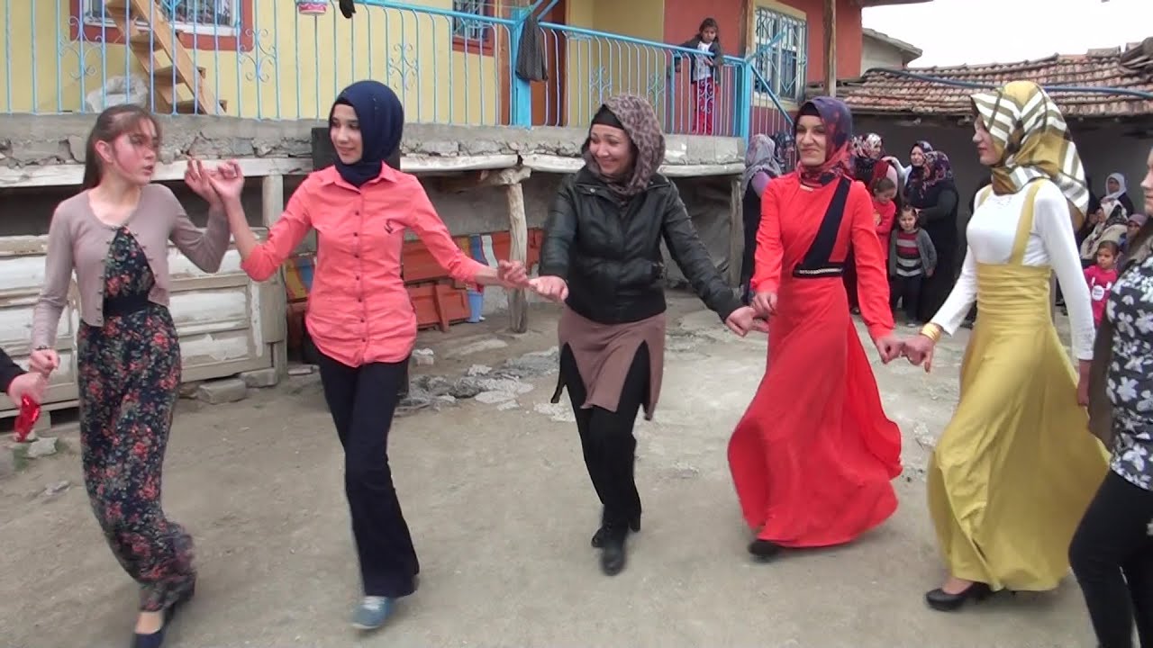 sene 2015 eskilerden nostaljik bir köy düğününden hayat dolu kareler