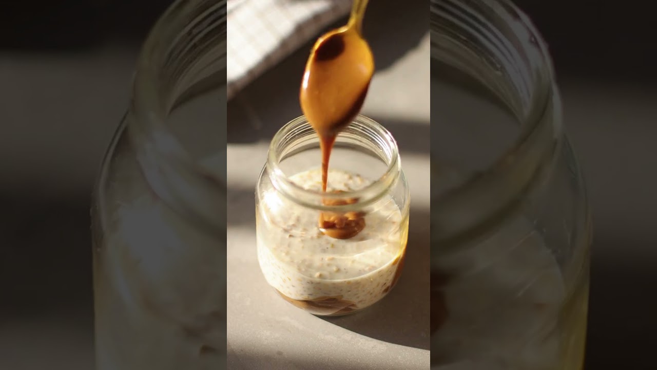 Banana & Biscoff Overnight Oats 