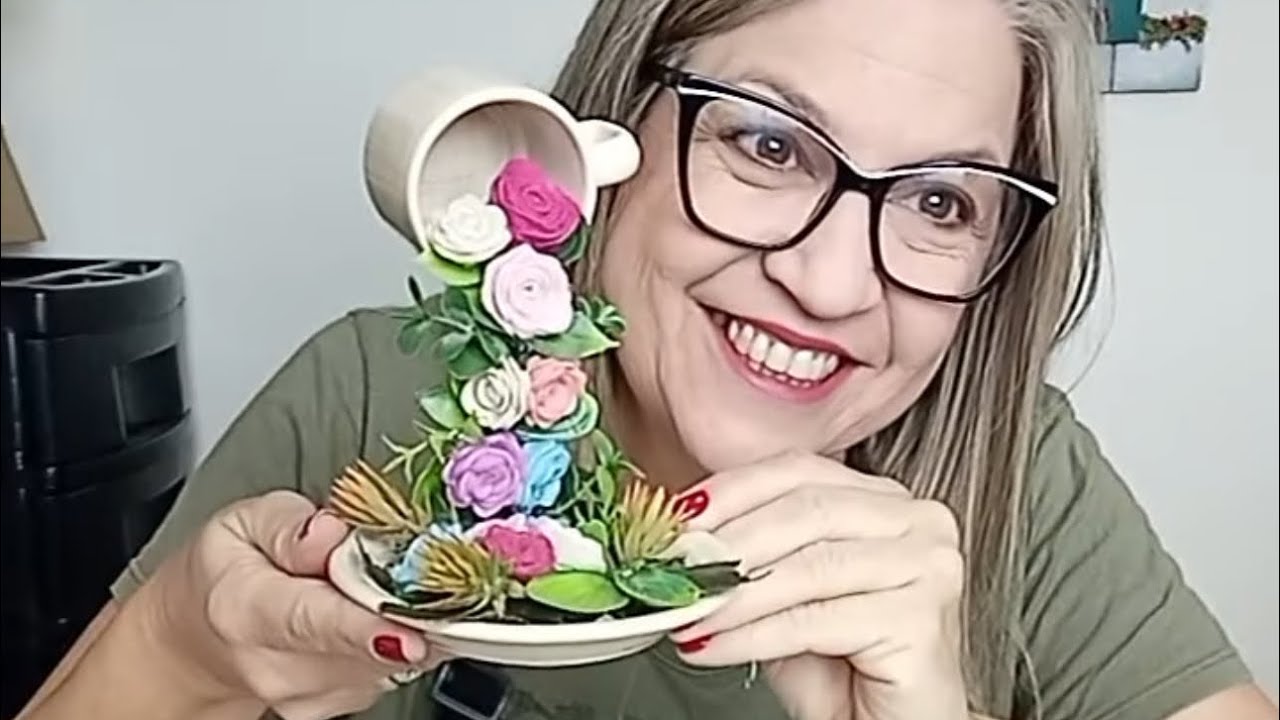 Reciclagem ao vivo agora !!!! Cascata de flores em xícara e pires !!! Lindo e fácil de fazer
