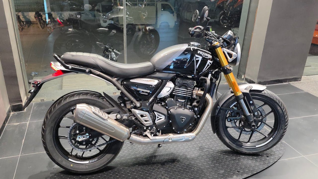 All New 2026 Triumph Speed 400 - Phantom Black