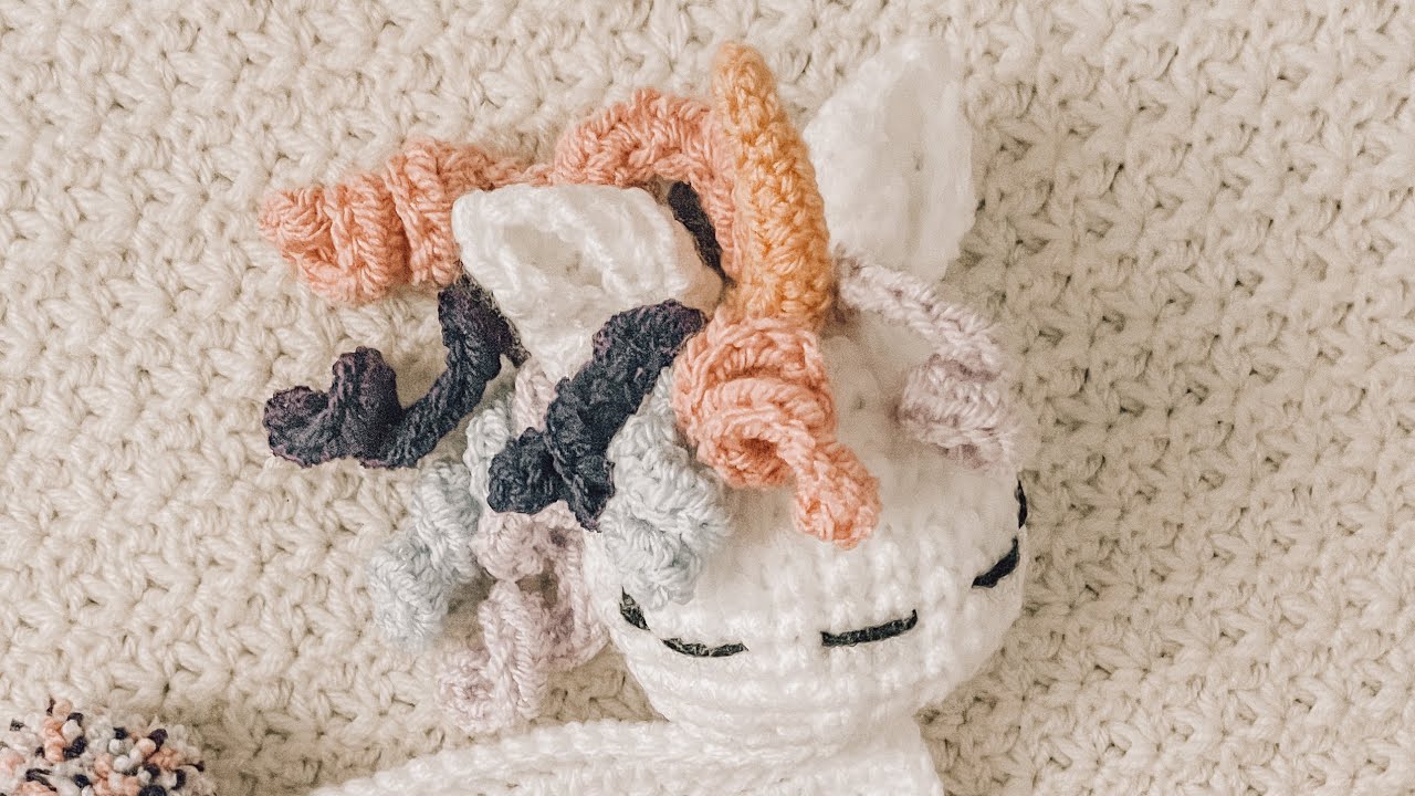 Crochet an easy and fast unicorn horn.