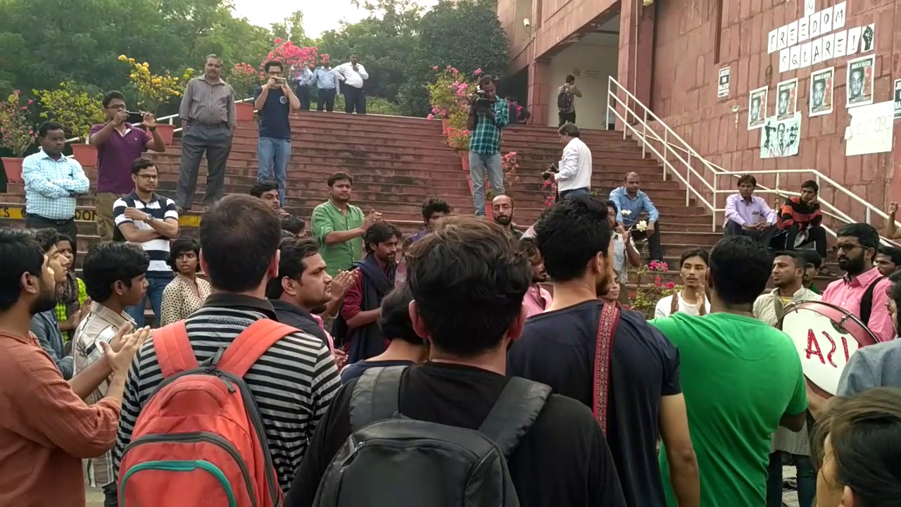 JNU students Kanhaiya Kumar, sheila rashid, Mohit k pandye protest & rising slogan for Najeeb JNU.