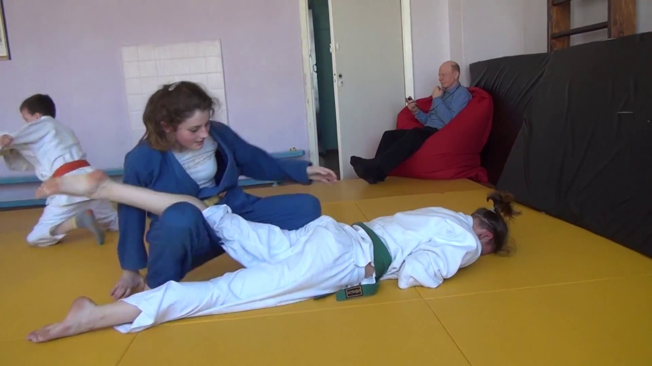 Judo Women Pratice Обертий Оксана   Трачук Маша  Перевороты в партере  9 апреля 2015