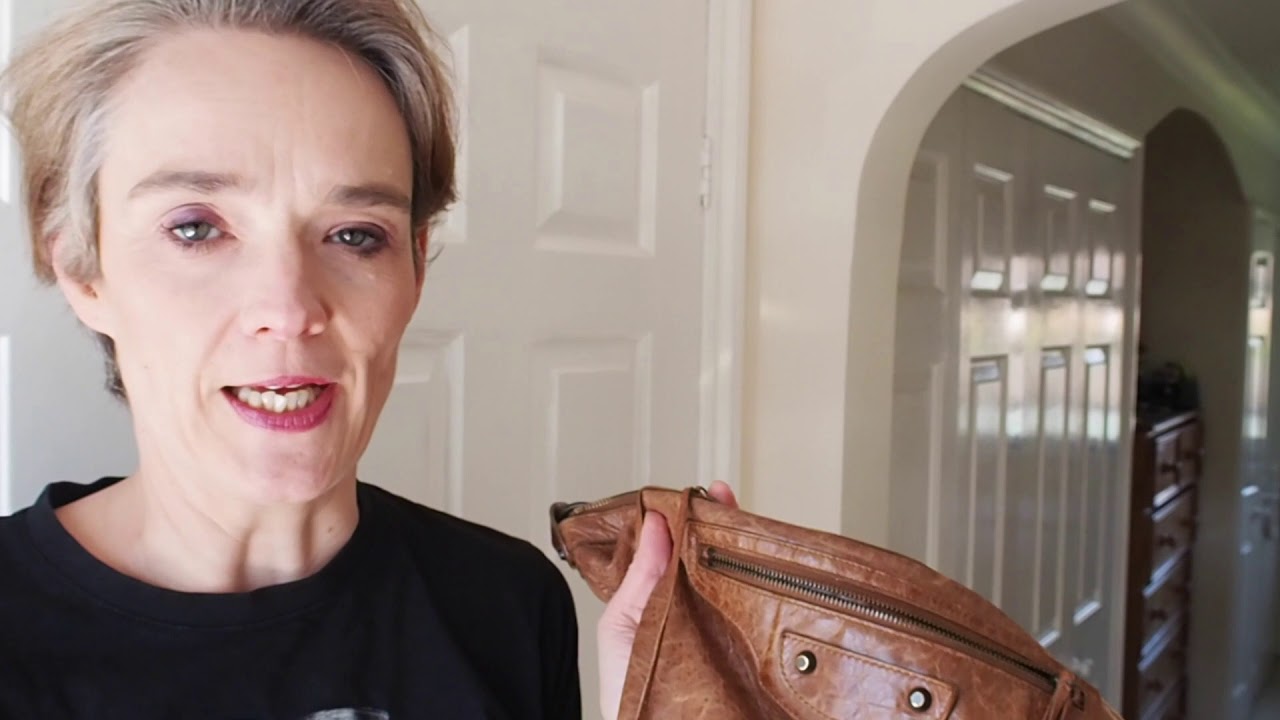 Balenciaga Day Hobo review and whats in my bag
