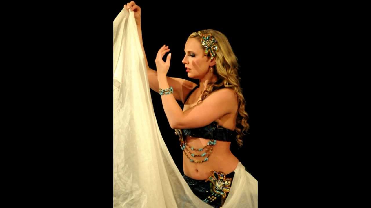 Kathreen Derouet - Albi w sho baddi elo (Wael Kfoury) - veil dance