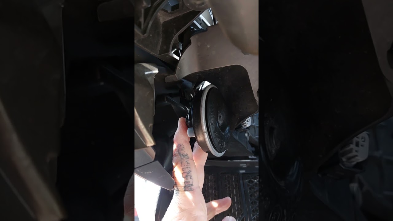 How to fit the Denali sound bomb mini to the GS1250 Adventure.