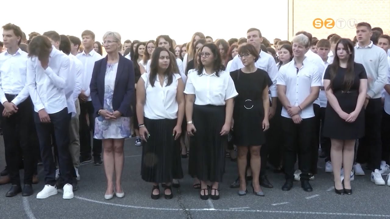 Idén a Nagy Lajos Gimnáziumban tartották a városi tanévnyitót