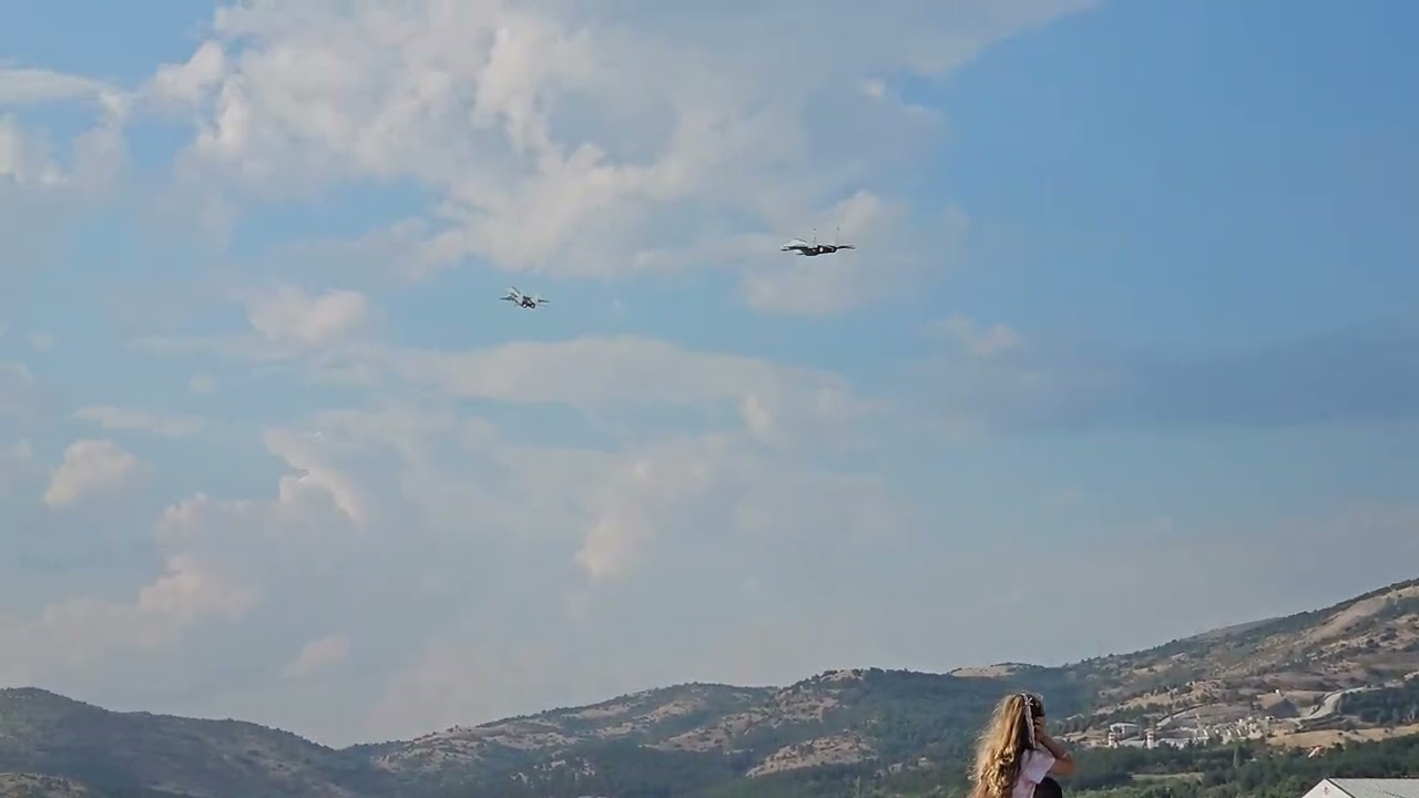 Serbian Mig29 low pass with afterburner