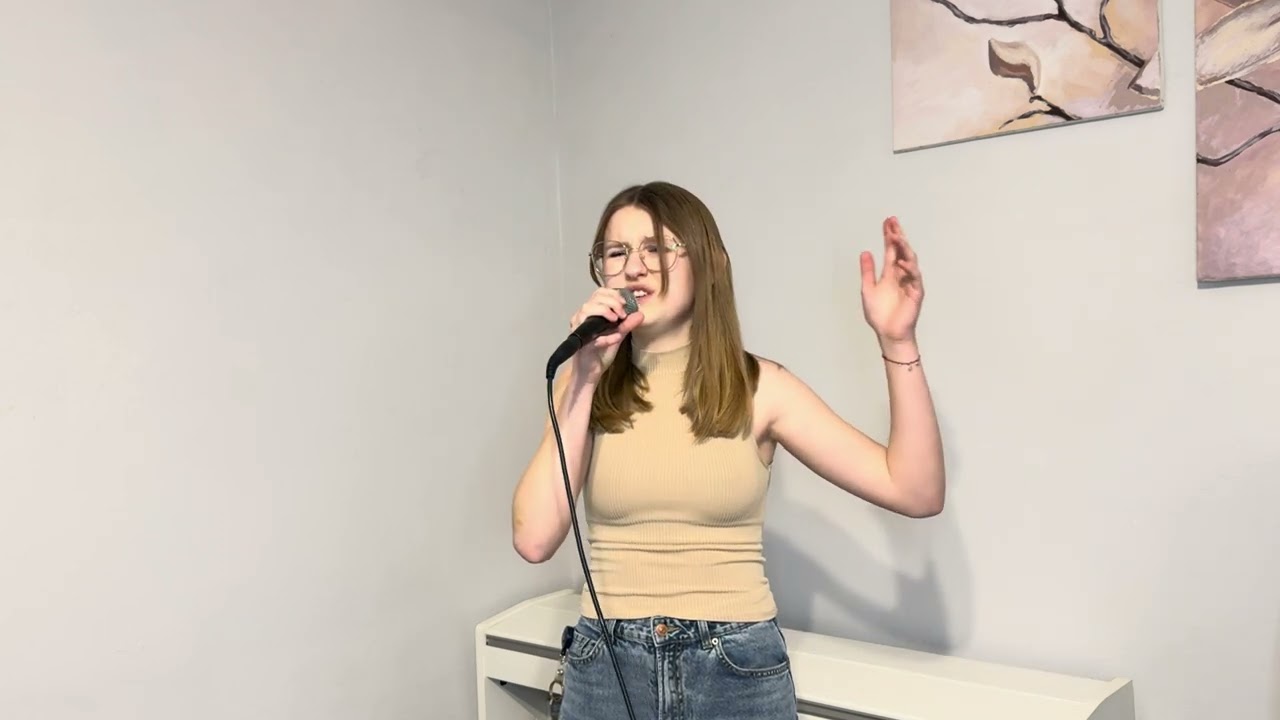 Gabriela Bartnik, Voila cover