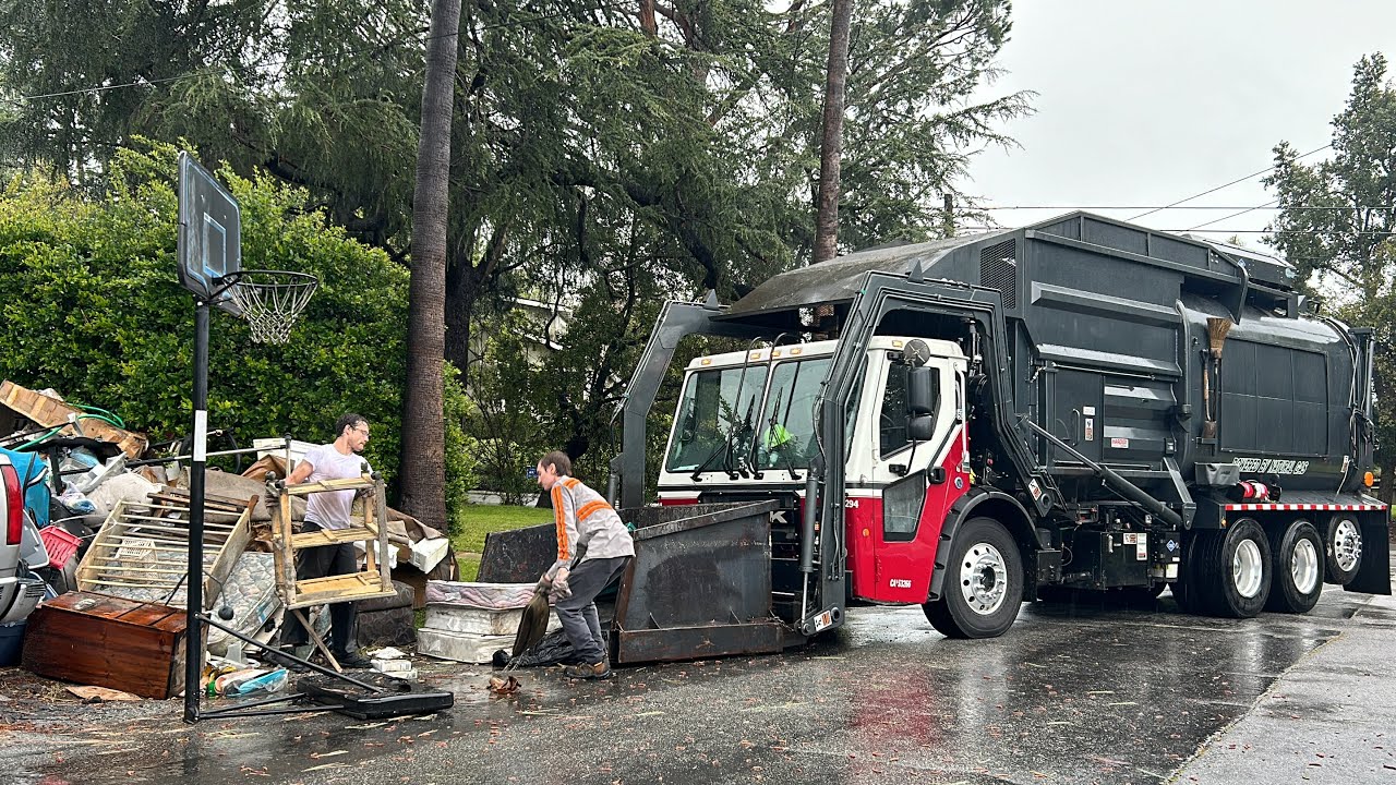 Bulky Item Cleanup 2024: Universal Waste Systems
