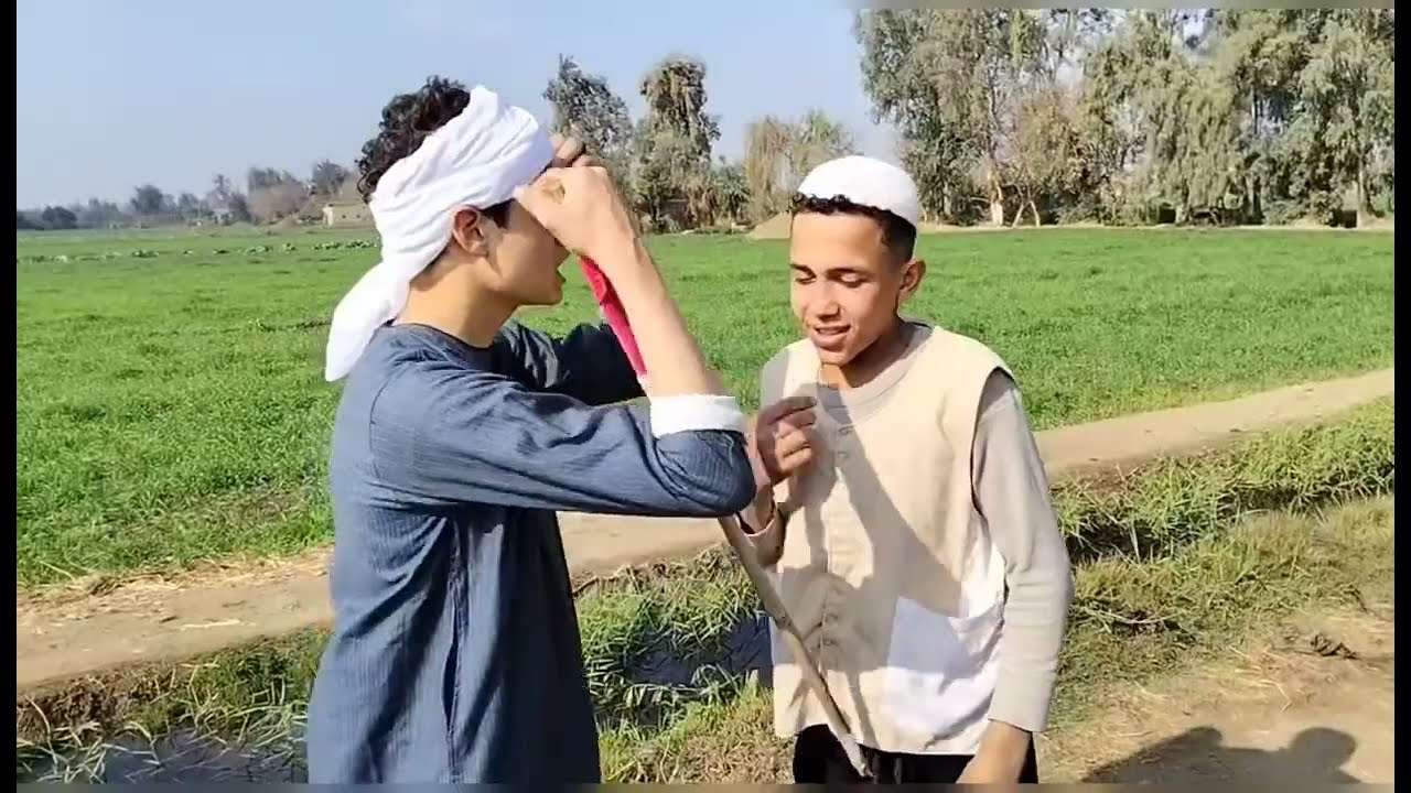 🔥🤣ابن الحج سمسم عمل مقلب في الحج فؤش خبط على الشجرة وطلعت فلوس👀🔥 وفؤش ربط فى رجله تعبان 