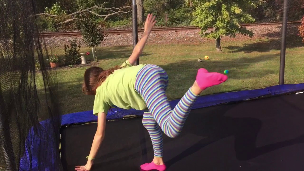 SOCKS ON THE TRAMPOLINE **MAJOR FAILS**