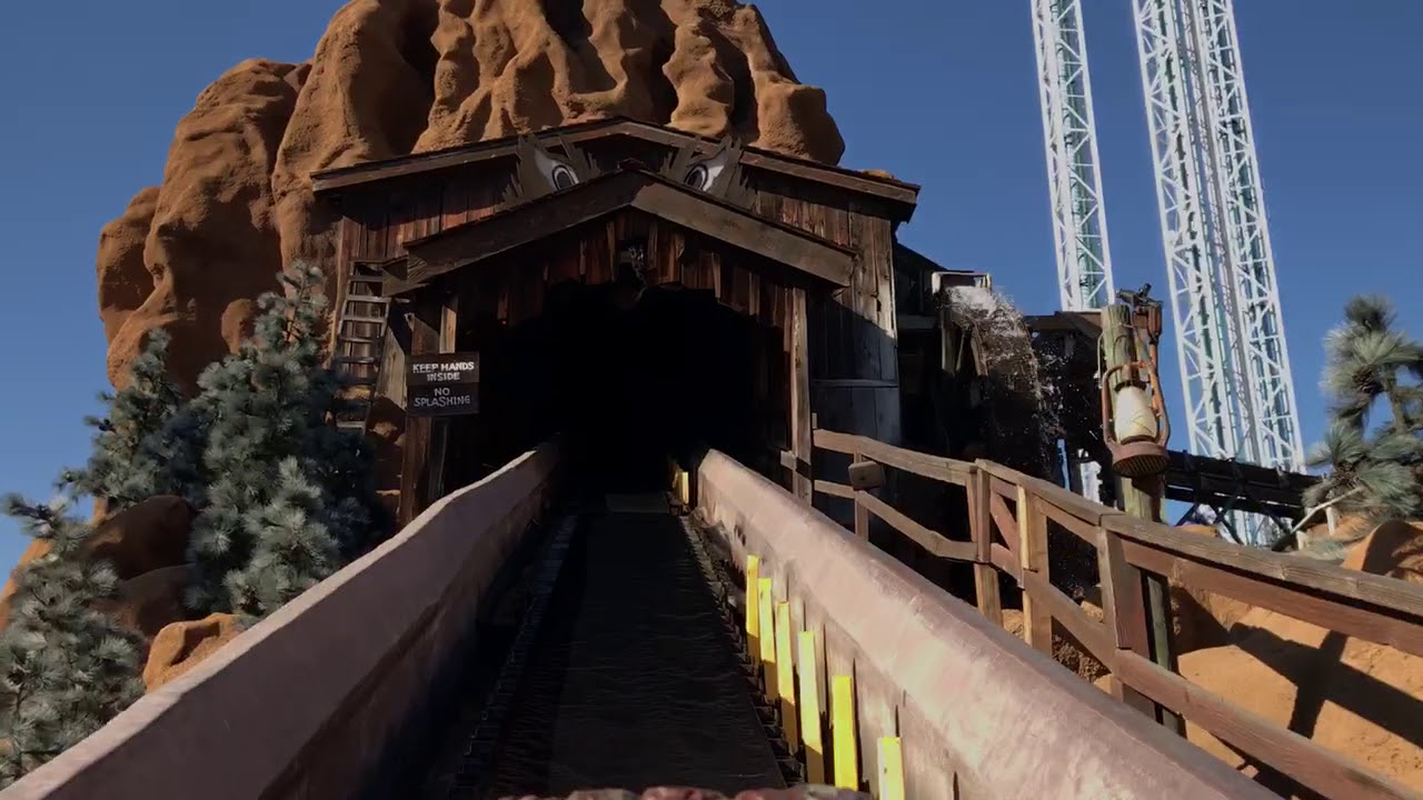 Larry Life rides Timber Mountain Log Ride at Knott’s Berry Farm!