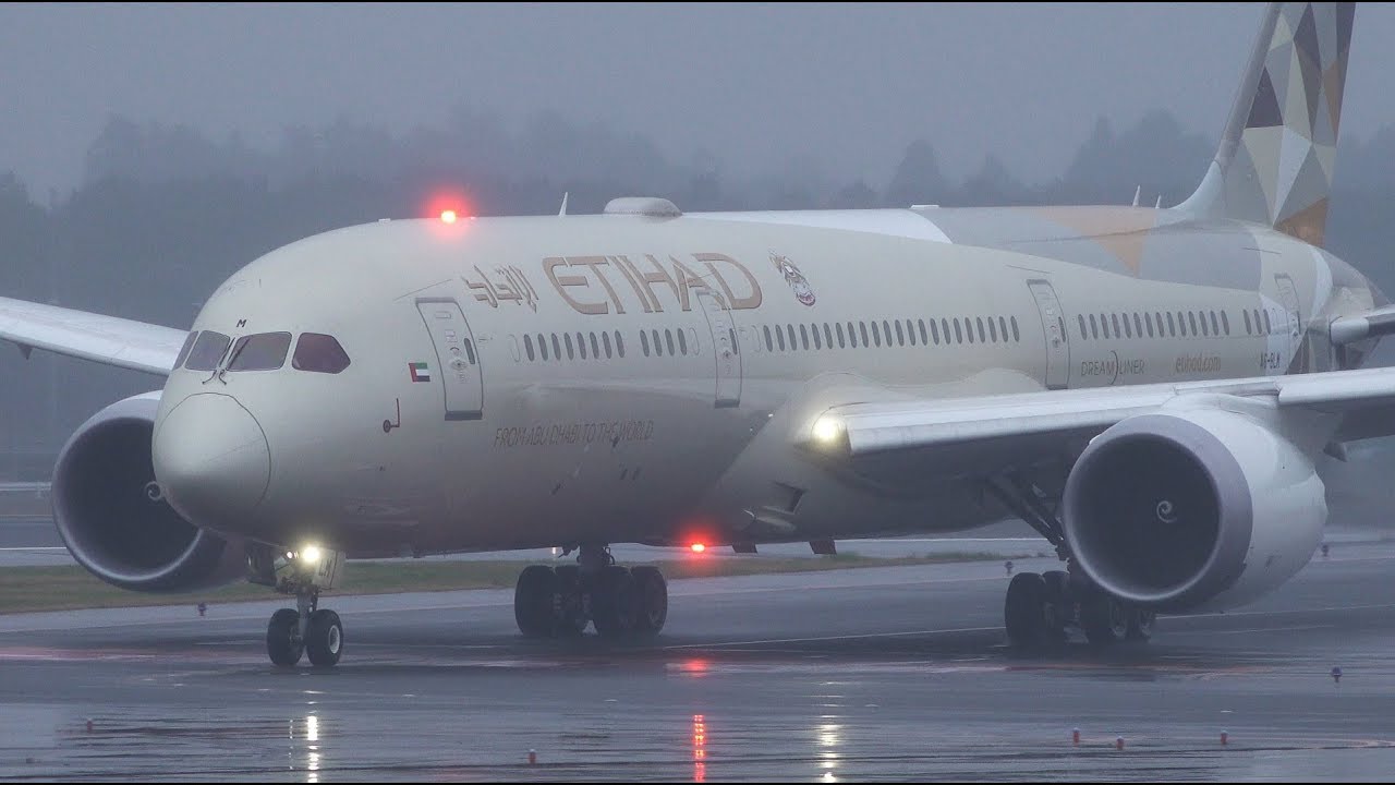 Etihad Airways Boeing 787-9 A6-BLM Landing at NRT 34R