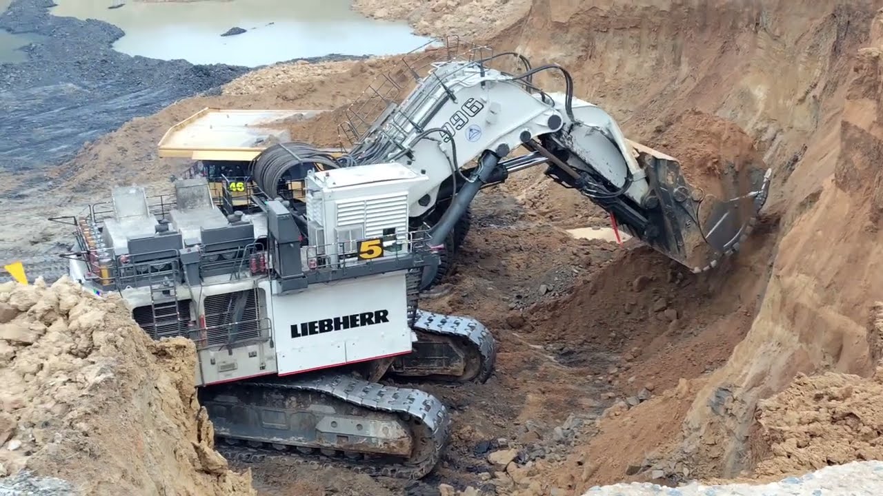Liebherrer Biggest Sowel Remove Earth Material// in Loading With Biggest Dumper!!