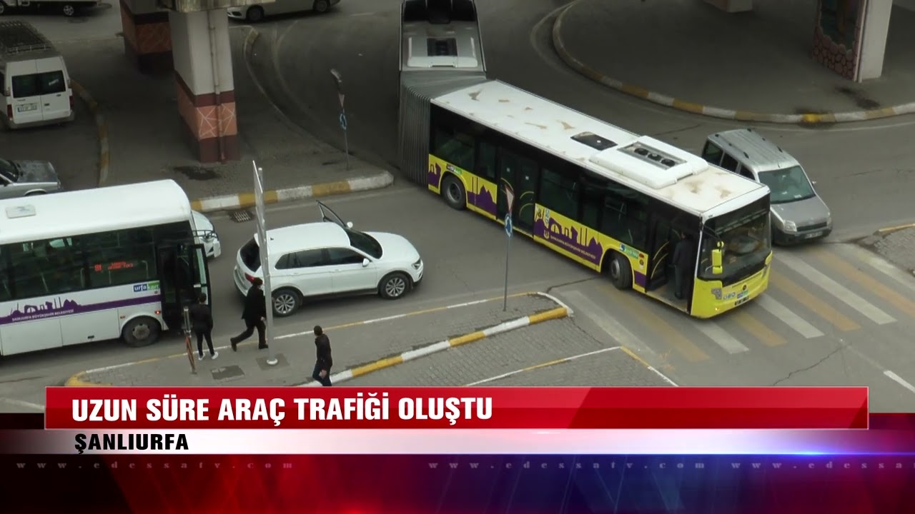 Arızalanan belediye otobüsü yol ortasında durdu